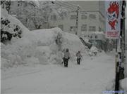 Snow walls in Akakura, uploaded by thundercat  [Akakura Kanko Resort, Myoko City, Niigata]